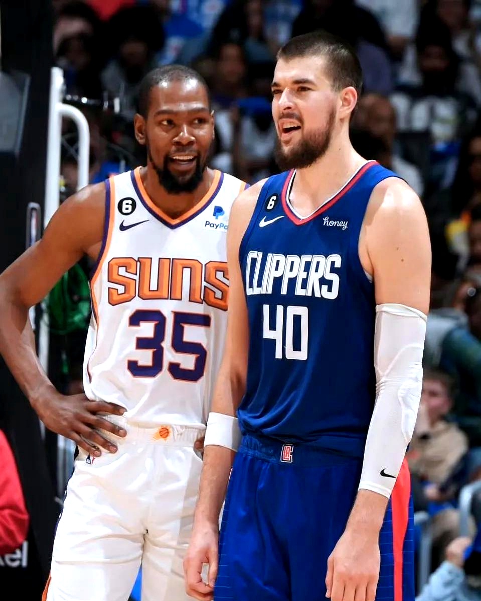 九游下载官网包含今晨荷甲传出新动向；拜仁慕尼黑复出首秀；管理层表态——球迷炸锅；赛季目标并未改变的词条